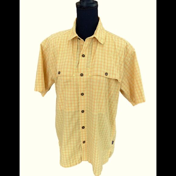 Patagonia short sleeved button front plaid shirt with two button front pockets - Picture 1 of 6